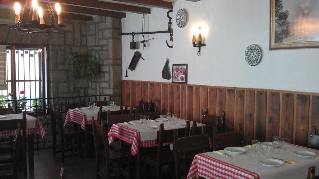 Hostal Restaurante El Chato El Barraco Exteriör bild